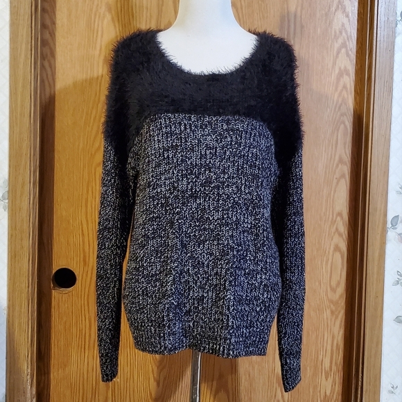 Vince Camuto fuzzy faux fur pullover sweater nylon/acrylic black/white S - Picture 2 of 10